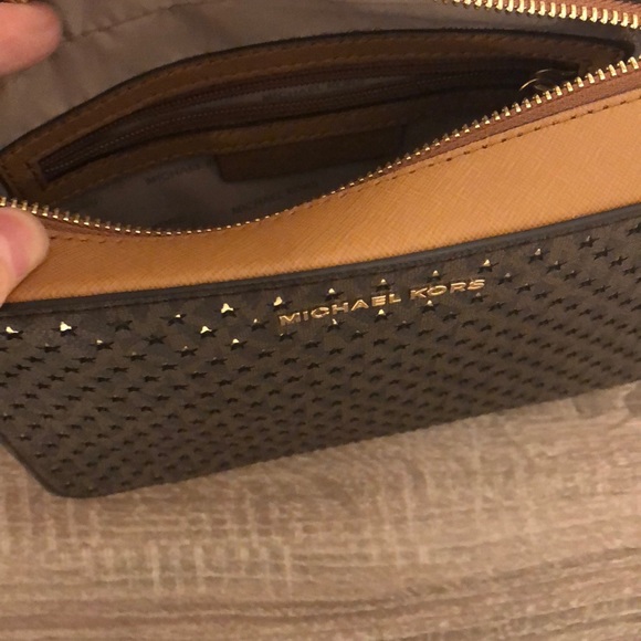 Micheal Kors Jet Set Crossbody - Picture 6 of 6